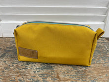 Lade das Bild in den Galerie-Viewer, Kasetina Federtasche Kyvu.by Lumali