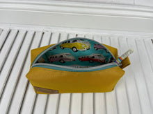 Lade das Bild in den Galerie-Viewer, Kasetina Federtasche Kyvu.by Lumali