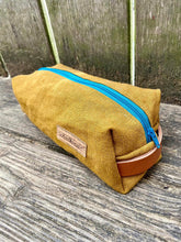 Lade das Bild in den Galerie-Viewer, Kasetina Federtasche Kyvu.by Lumali