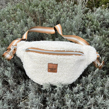 Lade das Bild in den Galerie-Viewer, Kilia Bauchtasche Kyvu.by Lumali