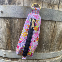 Lade das Bild in den Galerie-Viewer, Ksata kleine Pouch in 3 Größen Kyvu.by Lumali