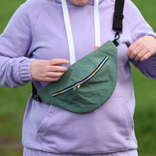 Lade das Bild in den Galerie-Viewer, Kilia Bauchtasche Kyvu.by Lumali