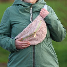 Lade das Bild in den Galerie-Viewer, Kilia Bauchtasche Kyvu.by Lumali