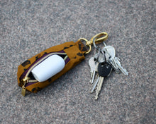 Lade das Bild in den Galerie-Viewer, Ksata kleine Pouch in 3 Größen Kyvu.by Lumali