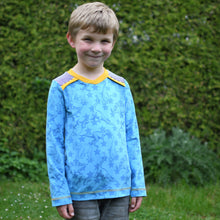 Lade das Bild in den Galerie-Viewer, Kalleson Shirt mit Rundhals- und V-Ausschnitt Größe 74-164