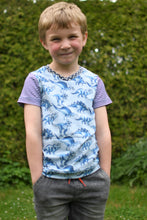 Lade das Bild in den Galerie-Viewer, Kalleson Shirt mit Rundhals- und V-Ausschnitt Größe 74-164