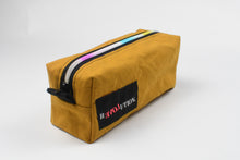 Lade das Bild in den Galerie-Viewer, Kasetina Federtasche Kyvu.by Lumali