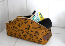 Lade das Bild in den Galerie-Viewer, Kremao Waschbeutel Tasche Kyvu.by Lumali