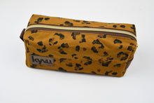 Lade das Bild in den Galerie-Viewer, Kasetina Federtasche Kyvu.by Lumali