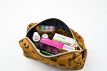 Lade das Bild in den Galerie-Viewer, Kasetina Federtasche Kyvu.by Lumali