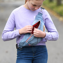 Lade das Bild in den Galerie-Viewer, Kilia Bauchtasche Kyvu.by Lumali