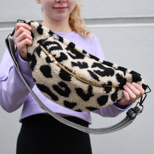 Lade das Bild in den Galerie-Viewer, Kilia Bauchtasche Kyvu.by Lumali