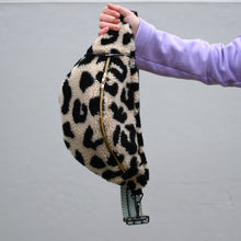 Lade das Bild in den Galerie-Viewer, Kilia Bauchtasche Kyvu.by Lumali