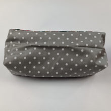 Lade das Bild in den Galerie-Viewer, Kasetina Federtasche Kyvu.by Lumali