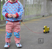 Lade das Bild in den Galerie-Viewer, Coole Büx - die Alltagshose mit Pfiff 86-164