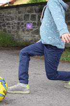 Lade das Bild in den Galerie-Viewer, Coole Büx - die Alltagshose mit Pfiff 86-164