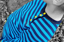 Lade das Bild in den Galerie-Viewer, Knopfkind Raglanshirt mit asymmetrischer Knopfleiste Größe 50-152