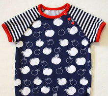 Lade das Bild in den Galerie-Viewer, Knopfkind Raglanshirt mit asymmetrischer Knopfleiste Größe 50-152