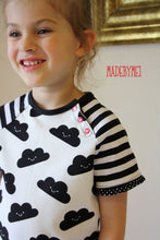 Lade das Bild in den Galerie-Viewer, Knopfkind Raglanshirt mit asymmetrischer Knopfleiste Größe 50-152