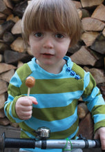 Lade das Bild in den Galerie-Viewer, Knopfkind Raglanshirt mit asymmetrischer Knopfleiste Größe 50-152