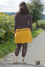 Lade das Bild in den Galerie-Viewer, Knopfrock Curvy Größe 44-58