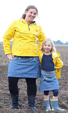 Lade das Bild in den Galerie-Viewer, Lütter Knopfrock Größe 74-164