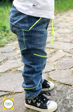 Lade das Bild in den Galerie-Viewer, Coole Büx - die Alltagshose mit Pfiff 86-164
