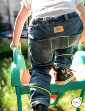 Lade das Bild in den Galerie-Viewer, Coole Büx - die Alltagshose mit Pfiff 86-164