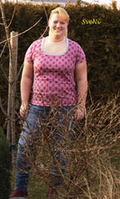 Lade das Bild in den Galerie-Viewer, Knopfdeern Curvy Shirt Größe 44-58