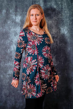 Lade das Bild in den Galerie-Viewer, Kleid Elsa 32-56
