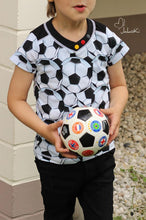 Lade das Bild in den Galerie-Viewer, Kalleson Shirt mit Rundhals- und V-Ausschnitt Größe 74-164