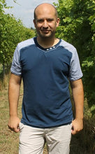 Lade das Bild in den Galerie-Viewer, Kalle Männershirt mit Rundhals- und V-Ausschnitt XS-3XL