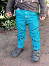 Lade das Bild in den Galerie-Viewer, Coole Büx - die Alltagshose mit Pfiff 86-164