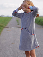 Lade das Bild in den Galerie-Viewer, Lütte Knopfliebe Größe 74-164