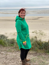 Lade das Bild in den Galerie-Viewer, Knopfliebe Curvy Hoodie und Kleid Größe 44-58