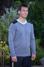 Lade das Bild in den Galerie-Viewer, Kalle Männershirt mit Rundhals- und V-Ausschnitt XS-3XL