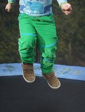 Lade das Bild in den Galerie-Viewer, Coole Büx - die Alltagshose mit Pfiff 86-164