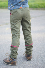 Lade das Bild in den Galerie-Viewer, Coole Büx - die Alltagshose mit Pfiff 86-164