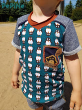 Lade das Bild in den Galerie-Viewer, Kalleson Shirt mit Rundhals- und V-Ausschnitt Größe 74-164