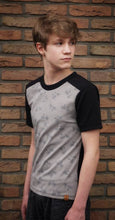 Lade das Bild in den Galerie-Viewer, Kalleson Shirt mit Rundhals- und V-Ausschnitt Größe 74-164