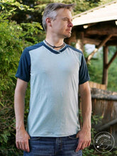Lade das Bild in den Galerie-Viewer, Kalle Männershirt mit Rundhals- und V-Ausschnitt XS-3XL