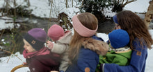 Lade das Bild in den Galerie-Viewer, Fiete und Greta Mütze und Stirnband mit Ohrenklappen Kopfumfang 36-62