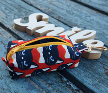 Lade das Bild in den Galerie-Viewer, Ksata kleine Pouch in 3 Größen Kyvu.by Lumali
