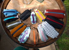 Lade das Bild in den Galerie-Viewer, Ksata kleine Pouch in 3 Größen Kyvu.by Lumali
