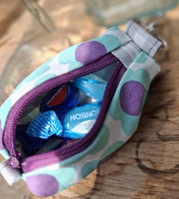 Lade das Bild in den Galerie-Viewer, Ksata kleine Pouch in 3 Größen Kyvu.by Lumali
