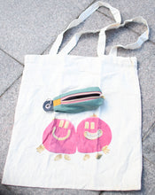 Lade das Bild in den Galerie-Viewer, Ksata kleine Pouch in 3 Größen Kyvu.by Lumali
