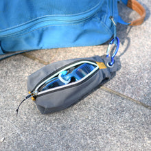 Lade das Bild in den Galerie-Viewer, Ksata kleine Pouch in 3 Größen Kyvu.by Lumali
