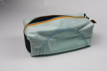 Lade das Bild in den Galerie-Viewer, Kremao Waschbeutel Tasche Kyvu.by Lumali
